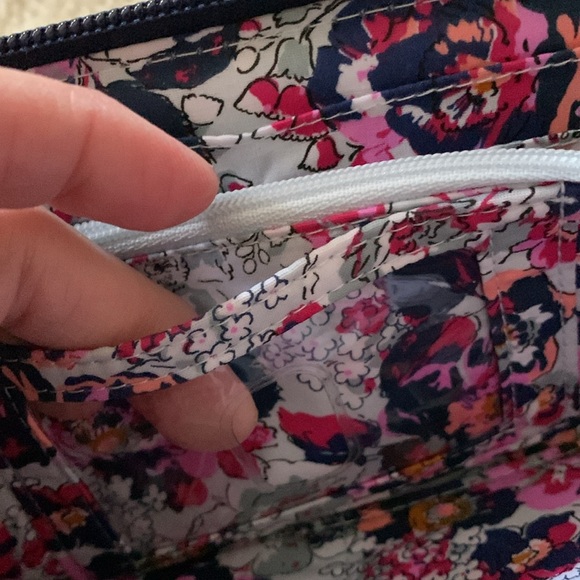 Vera Bradley Blue Quilted Wallet/Wristlet - NWOT - Picture 17 of 17